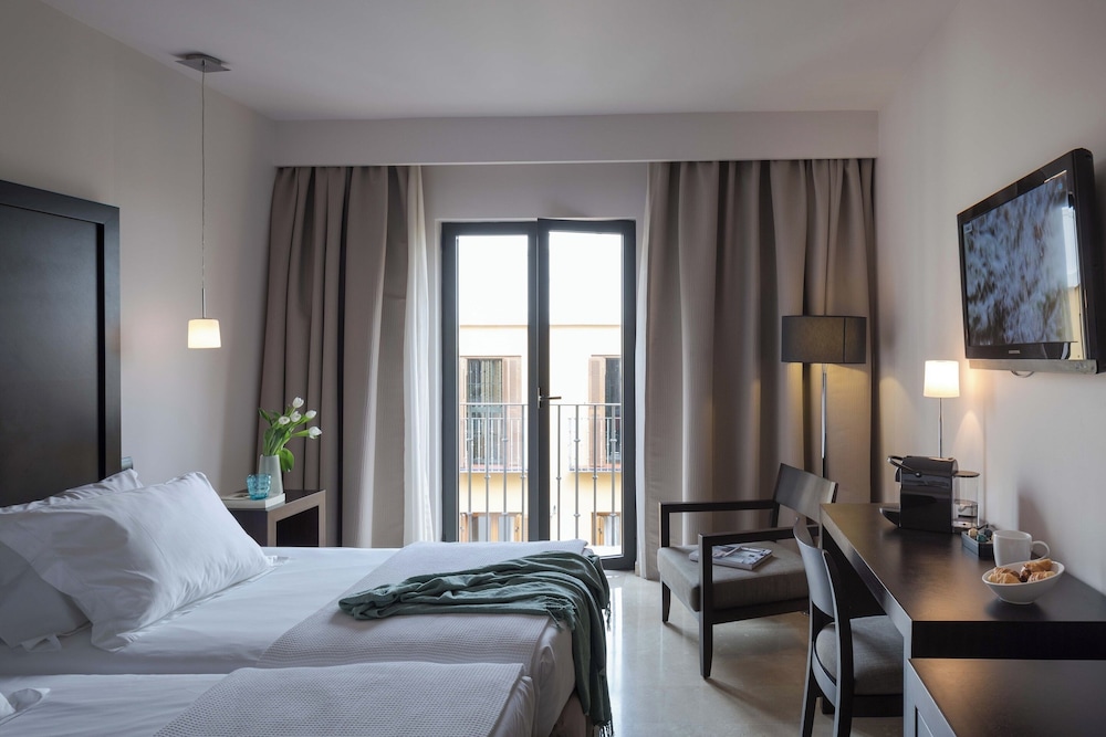 Hotel Rey Alfonso X — Hotel rooms in Seville, Andalusia
