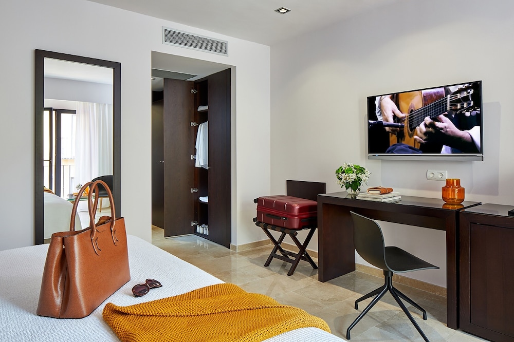 Hotel Rey Alfonso X — Hotel rooms in Seville, Andalusia