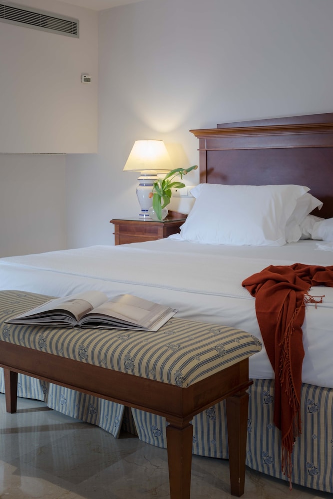 Hotel Rey Alfonso X — Hotel rooms in Seville, Andalusia