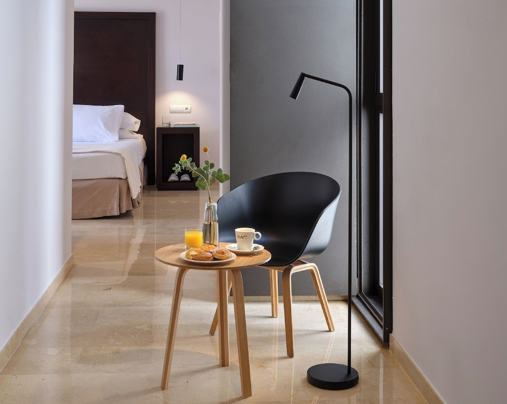 Hotel Rey Alfonso X — Hotel rooms in Seville, Andalusia