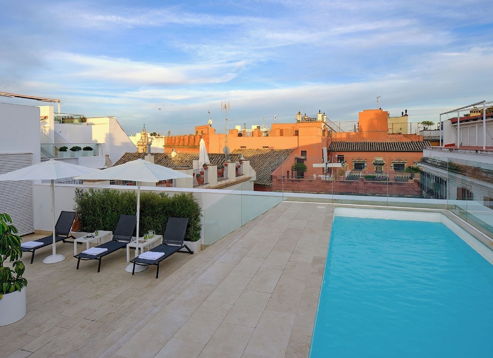 Hotel Rey Alfonso X — Swimming pool in Seville, Andalusia