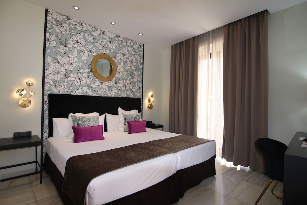 Hotel San Gil Sevilla — Hotel rooms in Seville, Andalusia