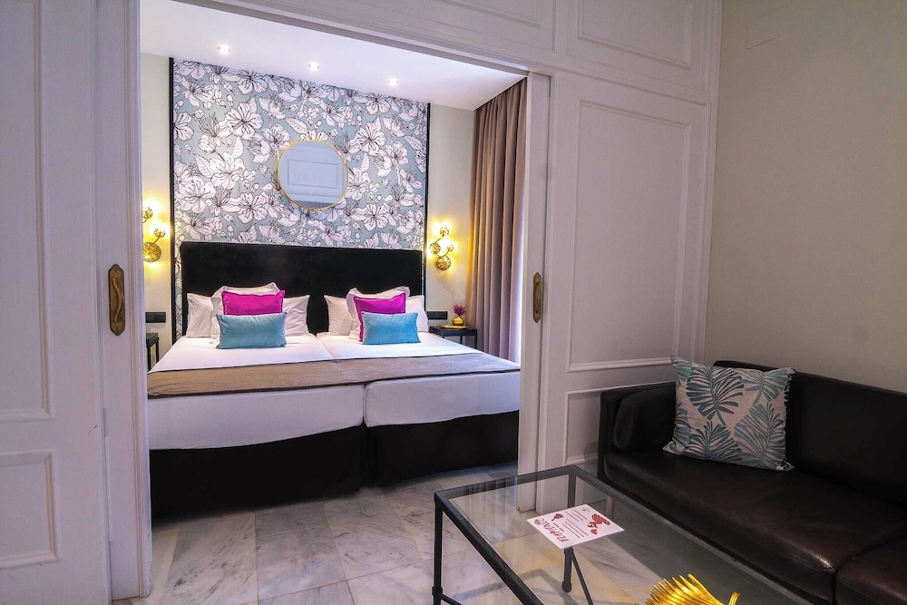 Hotel San Gil Sevilla — Hotel rooms in Seville, Andalusia