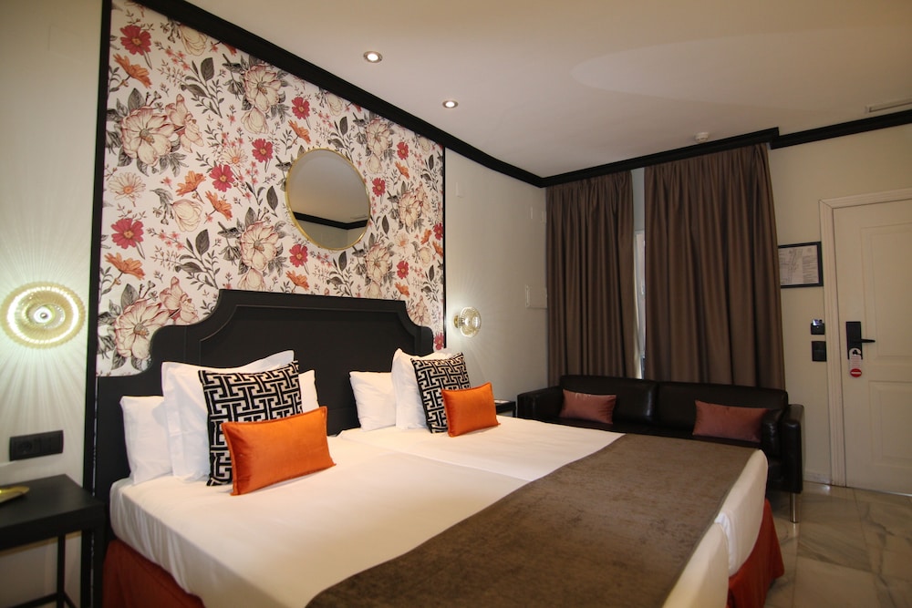 Hotel San Gil Sevilla — Hotel rooms in Seville, Andalusia
