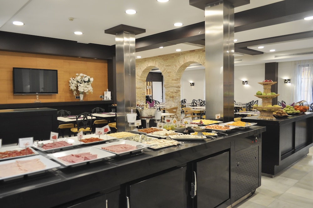 Hotel San Gil Sevilla — Restaurant & bars in Seville, Andalusia