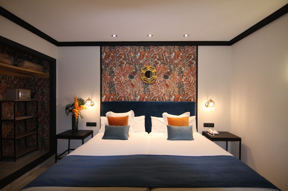 Hotel San Gil Sevilla — Hotel rooms in Seville, Andalusia