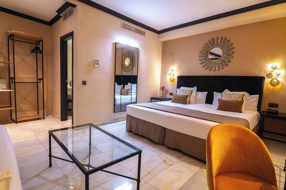 Hotel San Gil Sevilla — Hotel rooms in Seville, Andalusia
