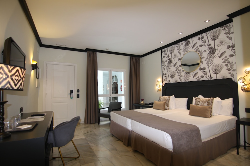 Hotel San Gil Sevilla — Hotel rooms in Seville, Andalusia