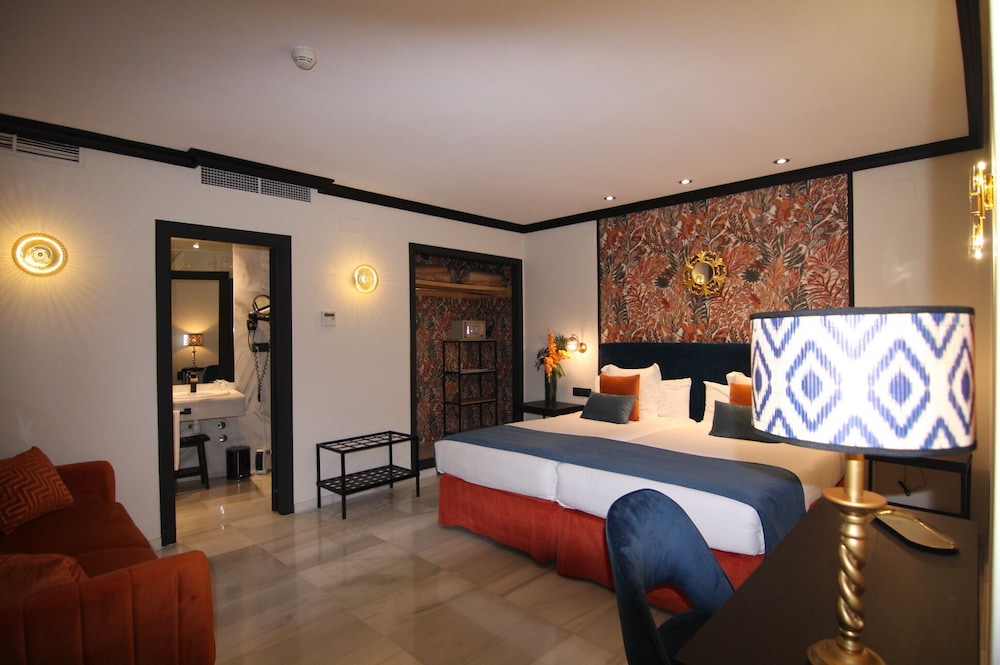 Hotel San Gil Sevilla — Hotel rooms in Seville, Andalusia