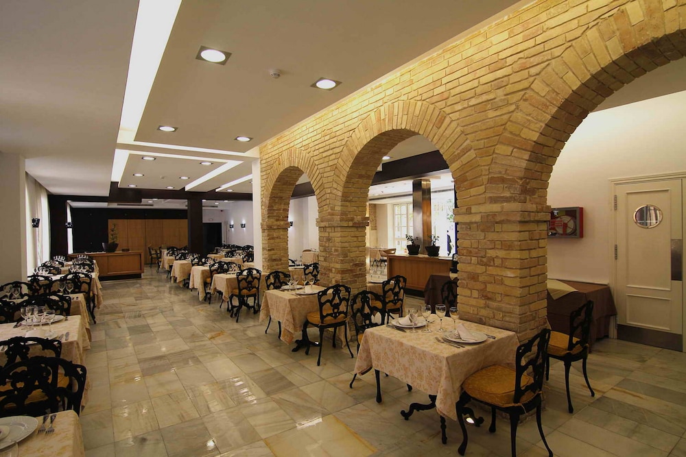 Hotel San Gil Sevilla — Restaurant & bars in Seville, Andalusia
