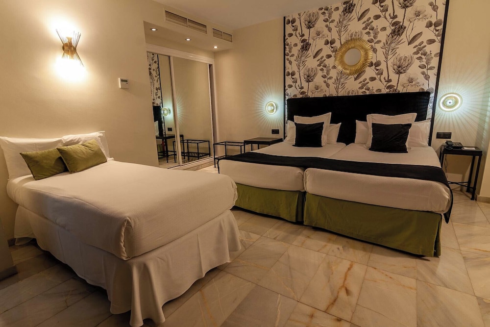 Hotel San Gil Sevilla — Hotel rooms in Seville, Andalusia