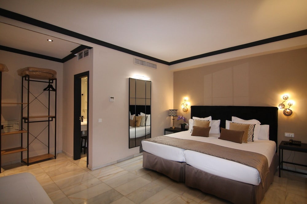 Hotel San Gil Sevilla — Hotel rooms in Seville, Andalusia