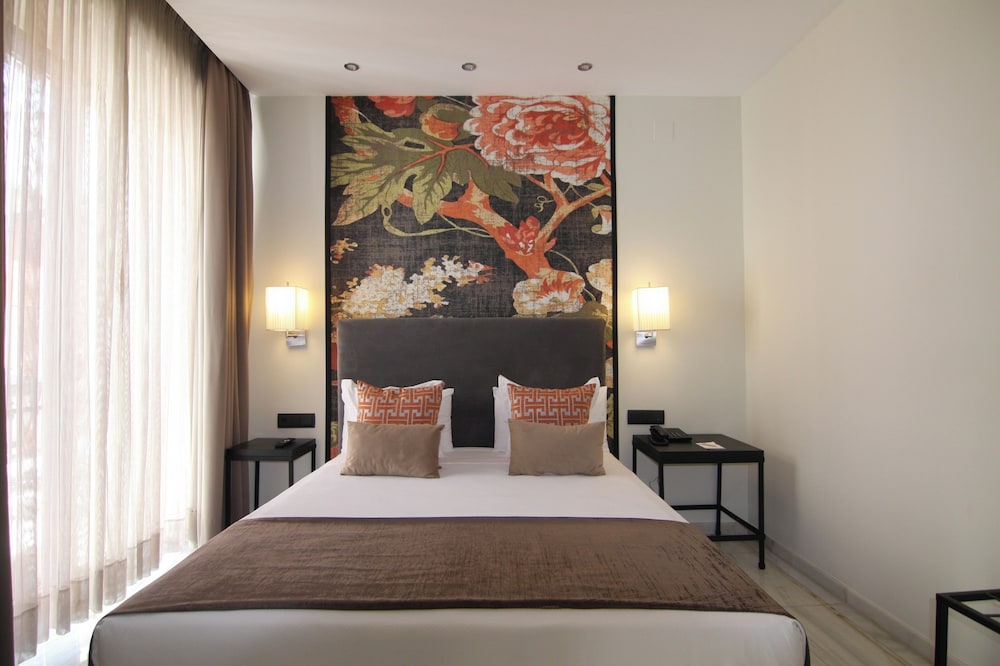 Hotel San Gil Sevilla — Hotel rooms in Seville, Andalusia