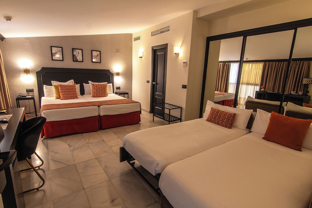 Hotel San Gil Sevilla — Hotel rooms in Seville, Andalusia