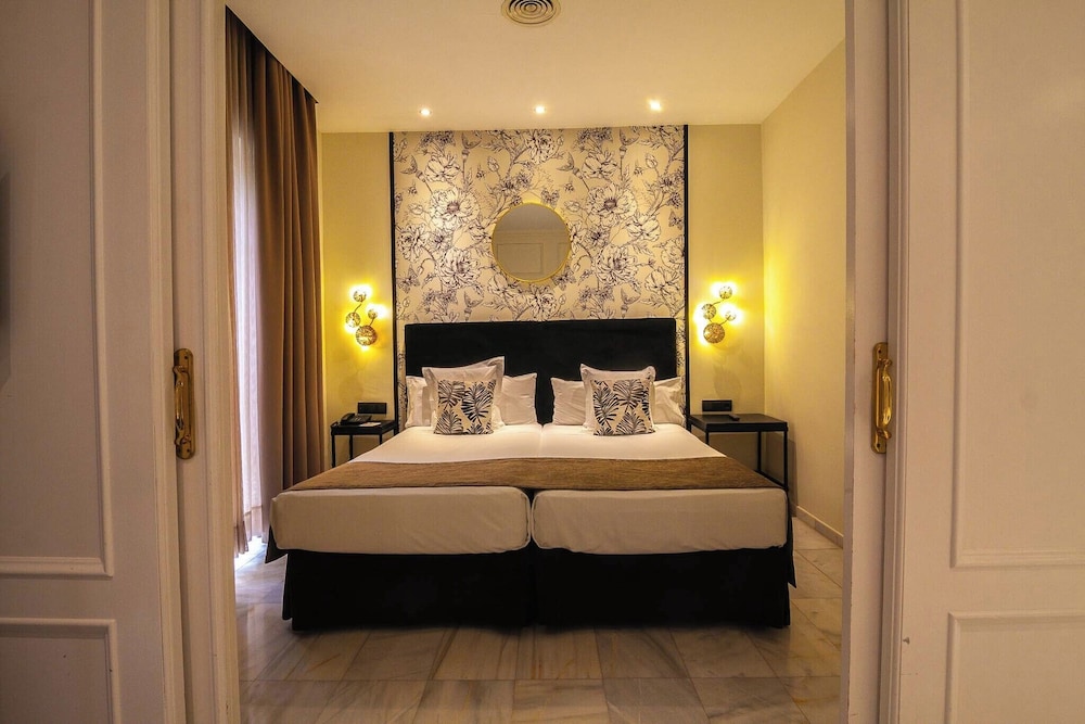 Hotel San Gil Sevilla — Hotel rooms in Seville, Andalusia
