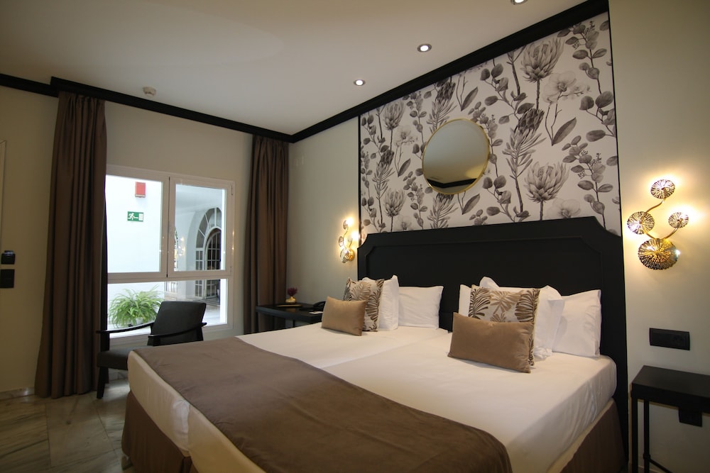Hotel San Gil Sevilla — Hotel rooms in Seville, Andalusia