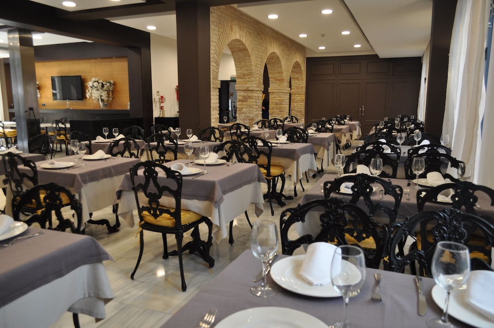Hotel San Gil Sevilla — Restaurant & bars in Seville, Andalusia