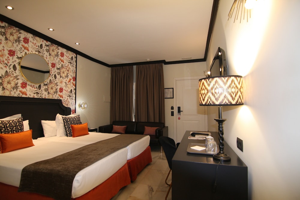Hotel San Gil Sevilla — Hotel rooms in Seville, Andalusia
