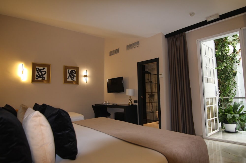 Hotel San Gil Sevilla — Hotel rooms in Seville, Andalusia