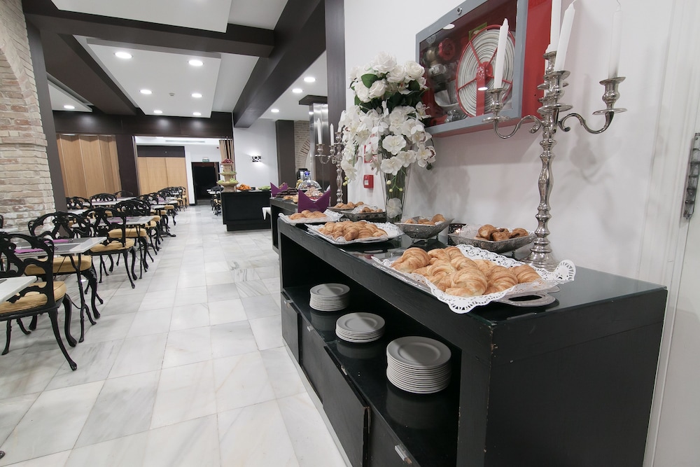 Hotel San Gil Sevilla — Restaurant & bars in Seville, Andalusia