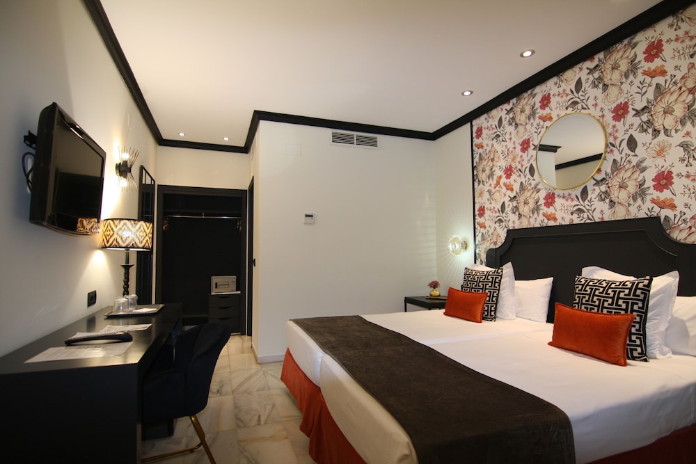 Hotel San Gil Sevilla — Hotel rooms in Seville, Andalusia