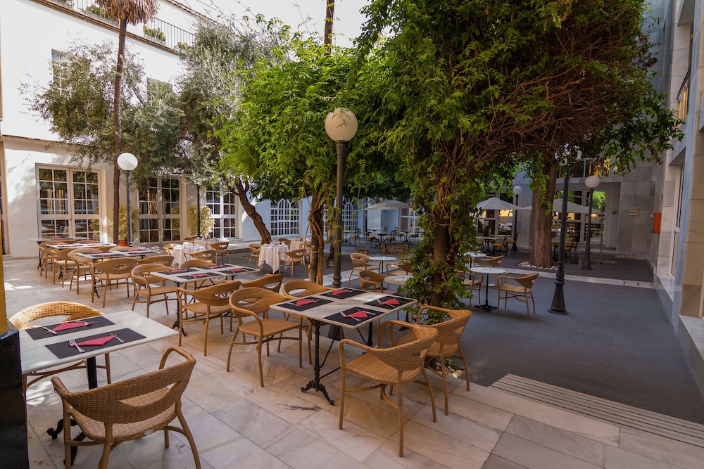 Hotel San Gil Sevilla — Restaurant & bars in Seville, Andalusia