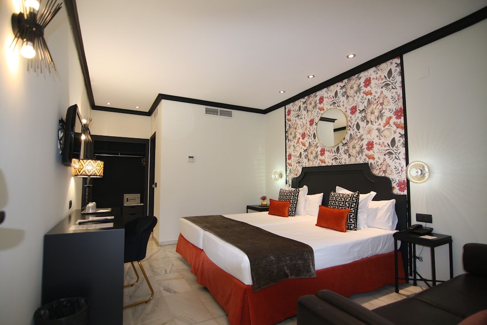 Hotel San Gil Sevilla — Hotel rooms in Seville, Andalusia
