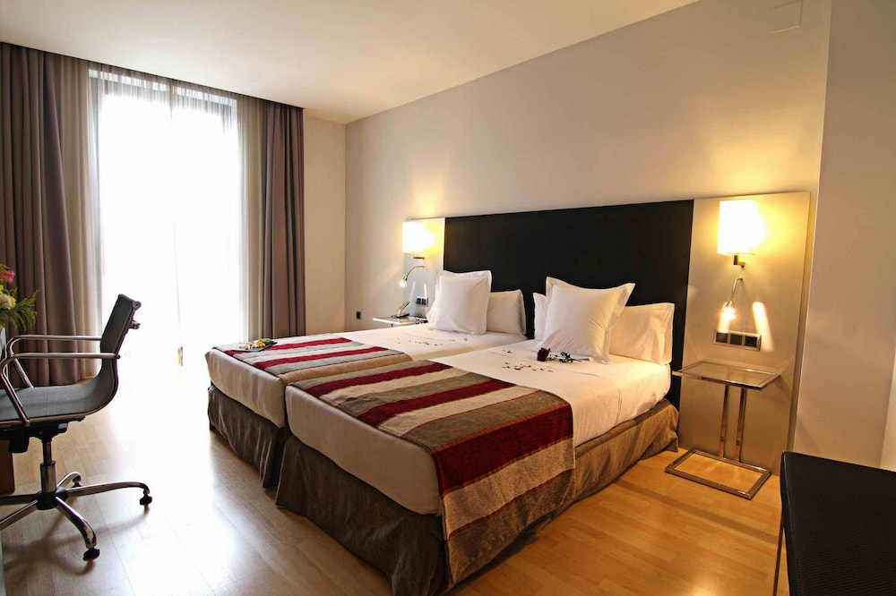 Hotel San Gil Sevilla — Hotel rooms in Seville, Andalusia