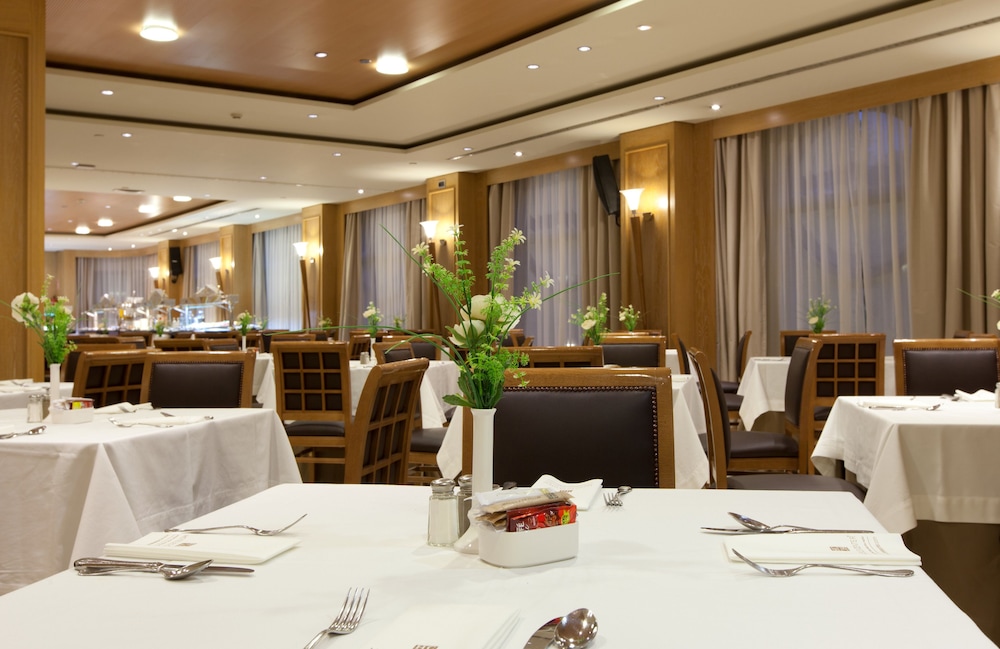Hotel Sevilla Center — Restaurant & bars in Seville, Andalusia