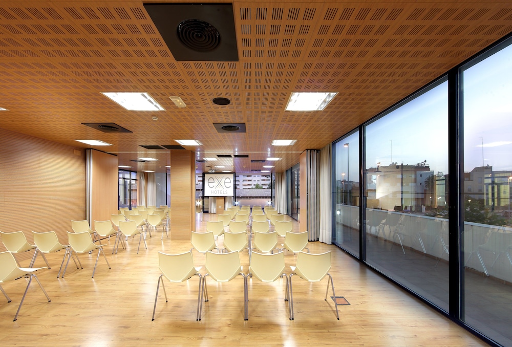 Hotel Exe Sevilla Palmera — Hotel building in Seville, Andalusia