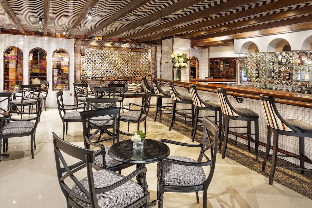 Exe Sevilla Macarena — Restaurant & bars in Seville, Andalusia