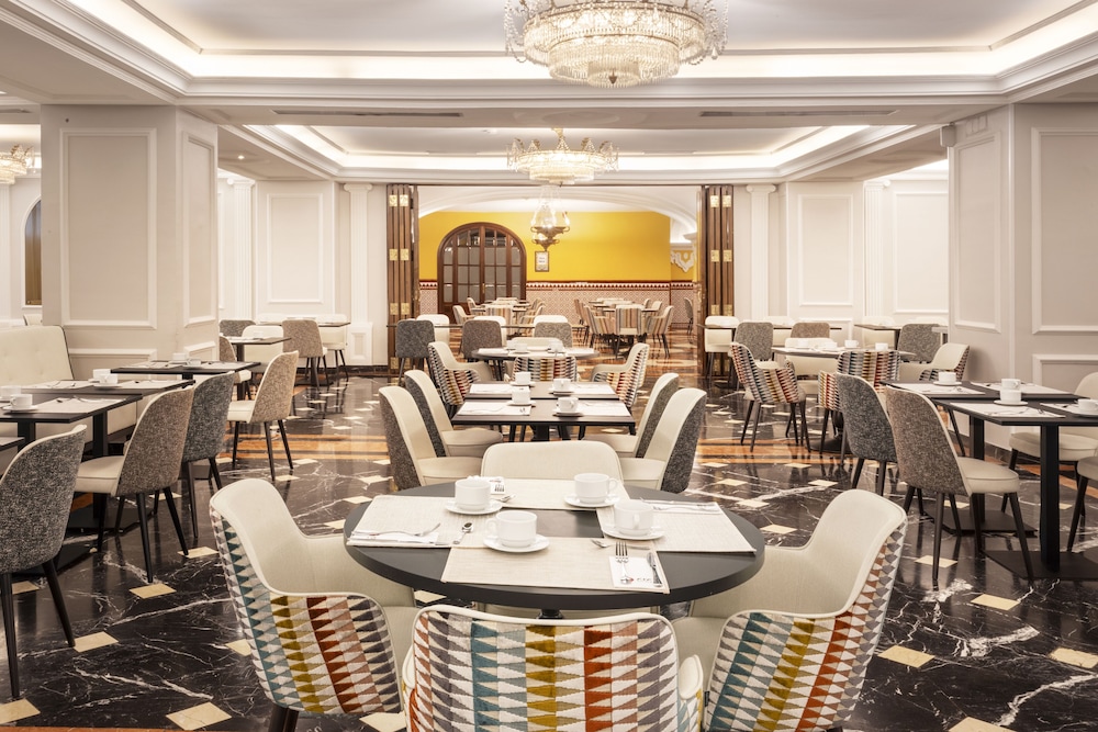 Exe Sevilla Macarena — Restaurant & bars in Seville, Andalusia