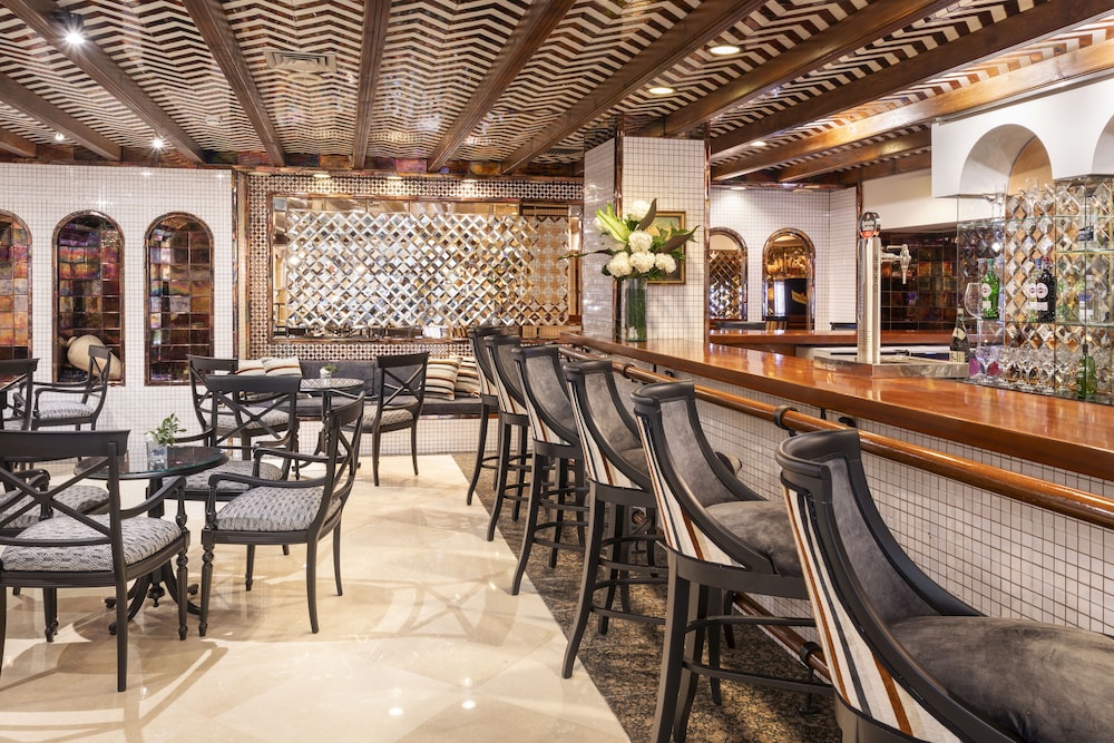 Exe Sevilla Macarena — Restaurant & bars in Seville, Andalusia