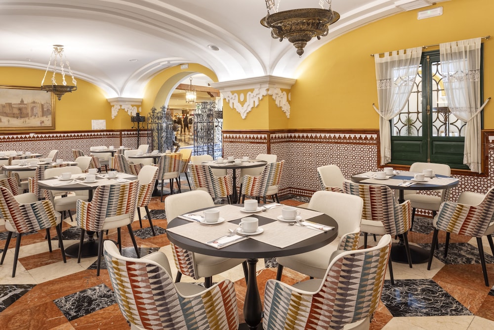 Exe Sevilla Macarena — Restaurant & bars in Seville, Andalusia