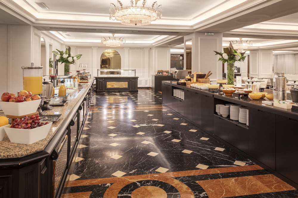 Exe Sevilla Macarena — Restaurant & bars in Seville, Andalusia