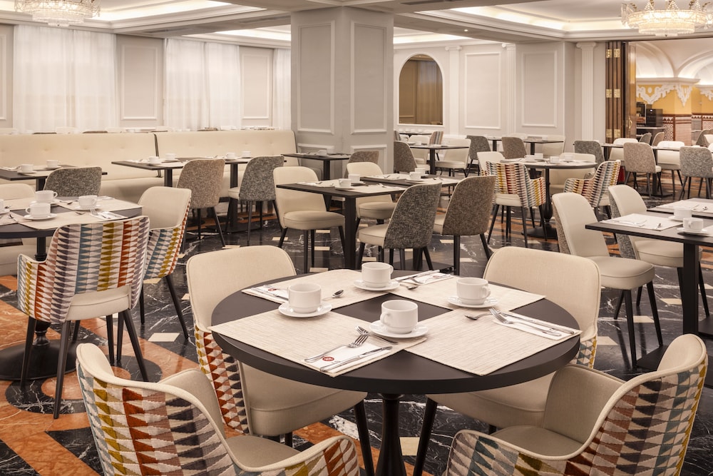 Exe Sevilla Macarena — Restaurant & bars in Seville, Andalusia