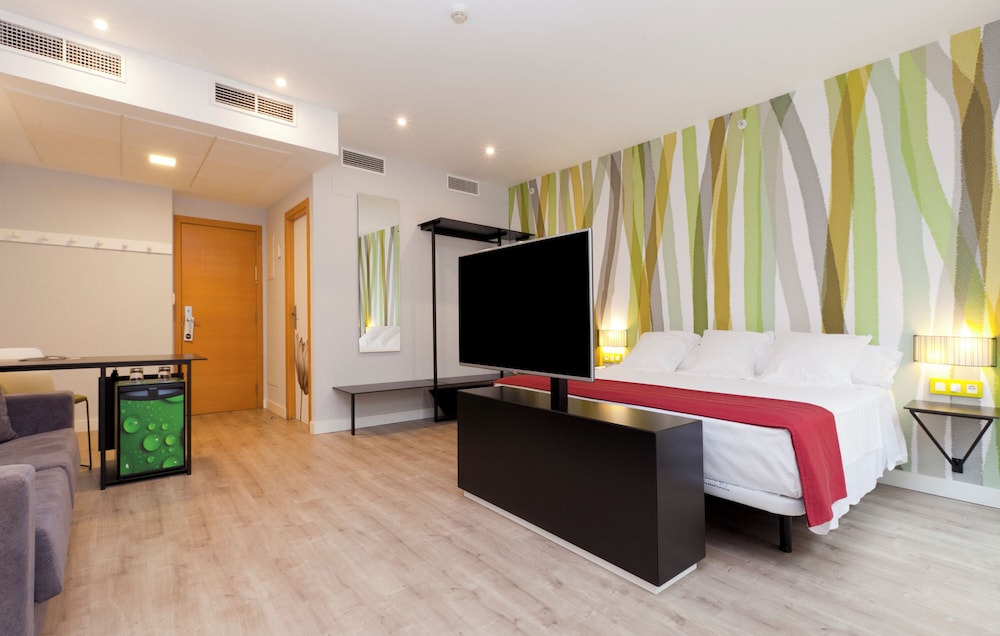 Hotel Vértice Sevilla — Hotel rooms in Seville, Andalusia