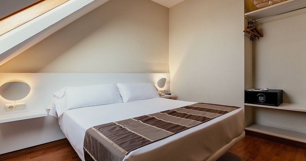 Hotel Vértice Sevilla — Hotel rooms in Seville, Andalusia