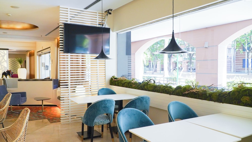 Hotel Vértice Sevilla — Restaurant & bars in Seville, Andalusia