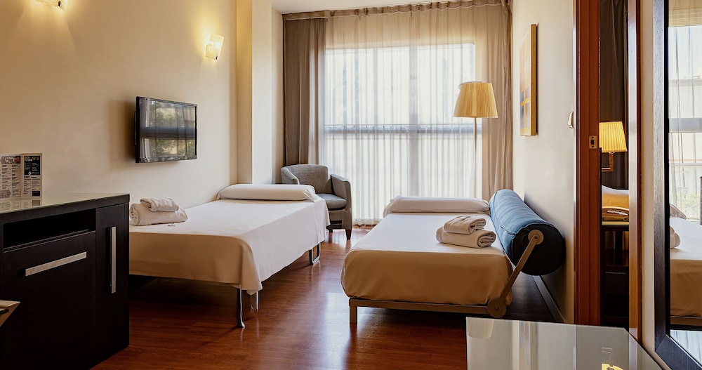 Hotel Vértice Sevilla — Hotel rooms in Seville, Andalusia