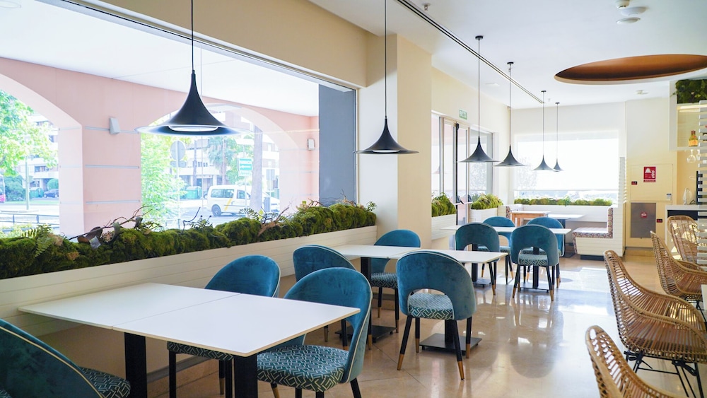 Hotel Vértice Sevilla — Restaurant & bars in Seville, Andalusia