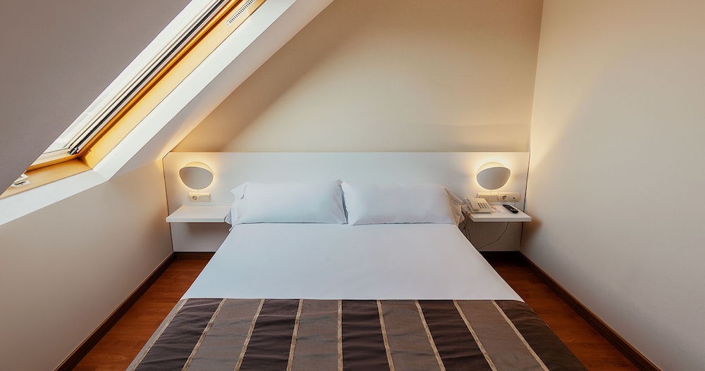 Hotel Vértice Sevilla — Hotel rooms in Seville, Andalusia