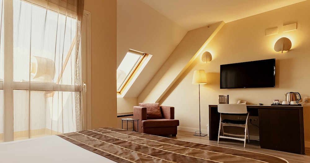 Hotel Vértice Sevilla — Hotel rooms in Seville, Andalusia