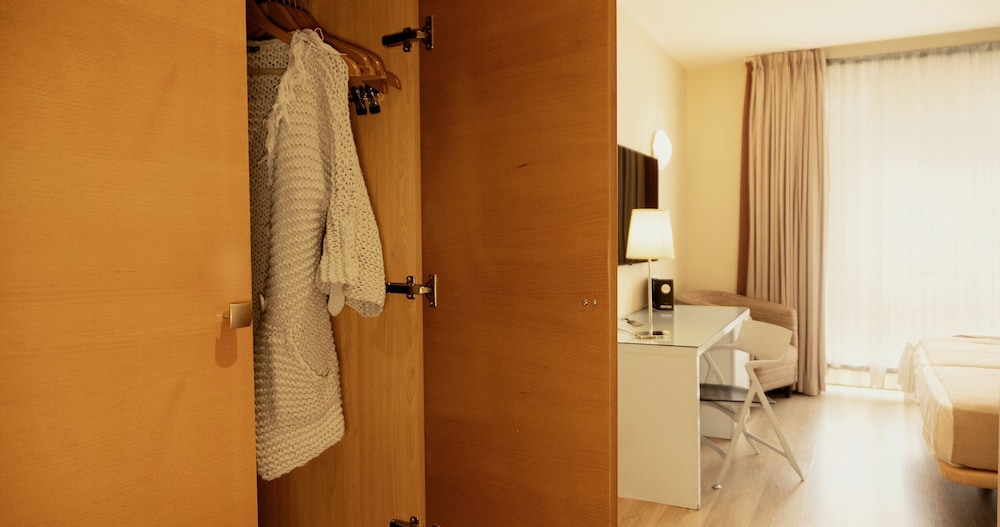 Hotel Vértice Sevilla — Hotel rooms in Seville, Andalusia
