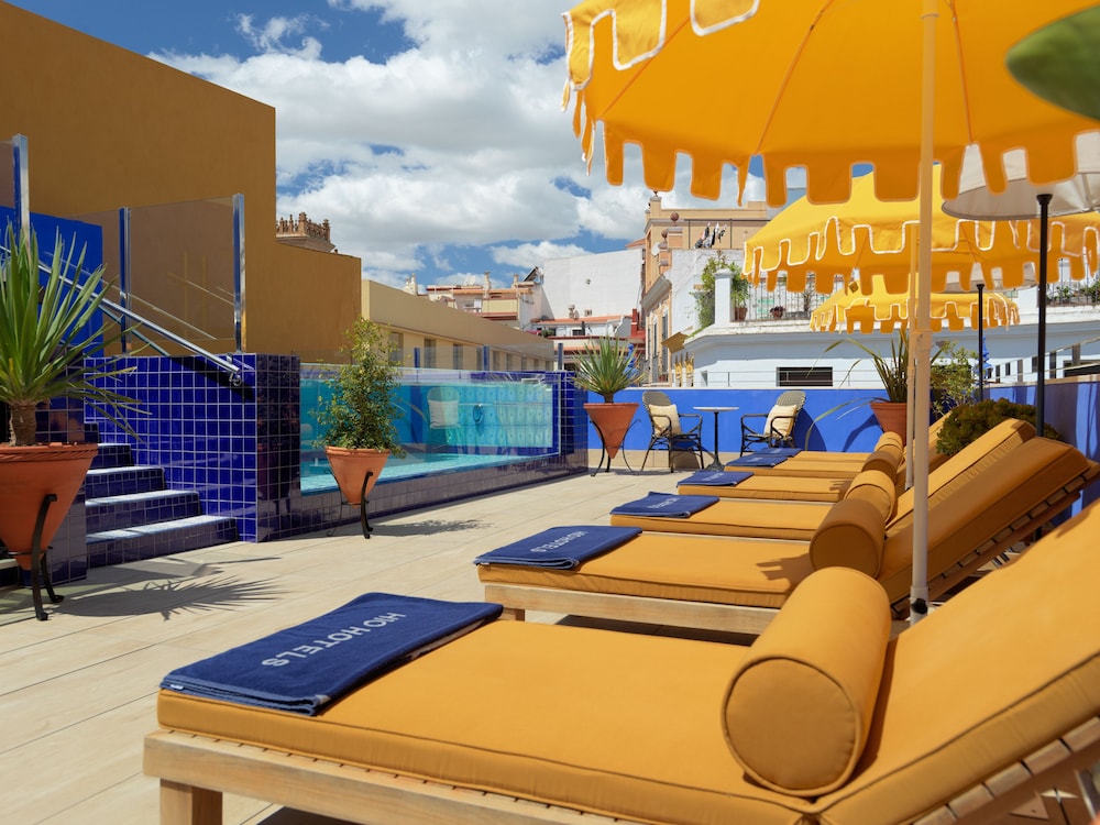 H10 Corregidor Boutique Hotel — Swimming pool in Seville, Andalusia