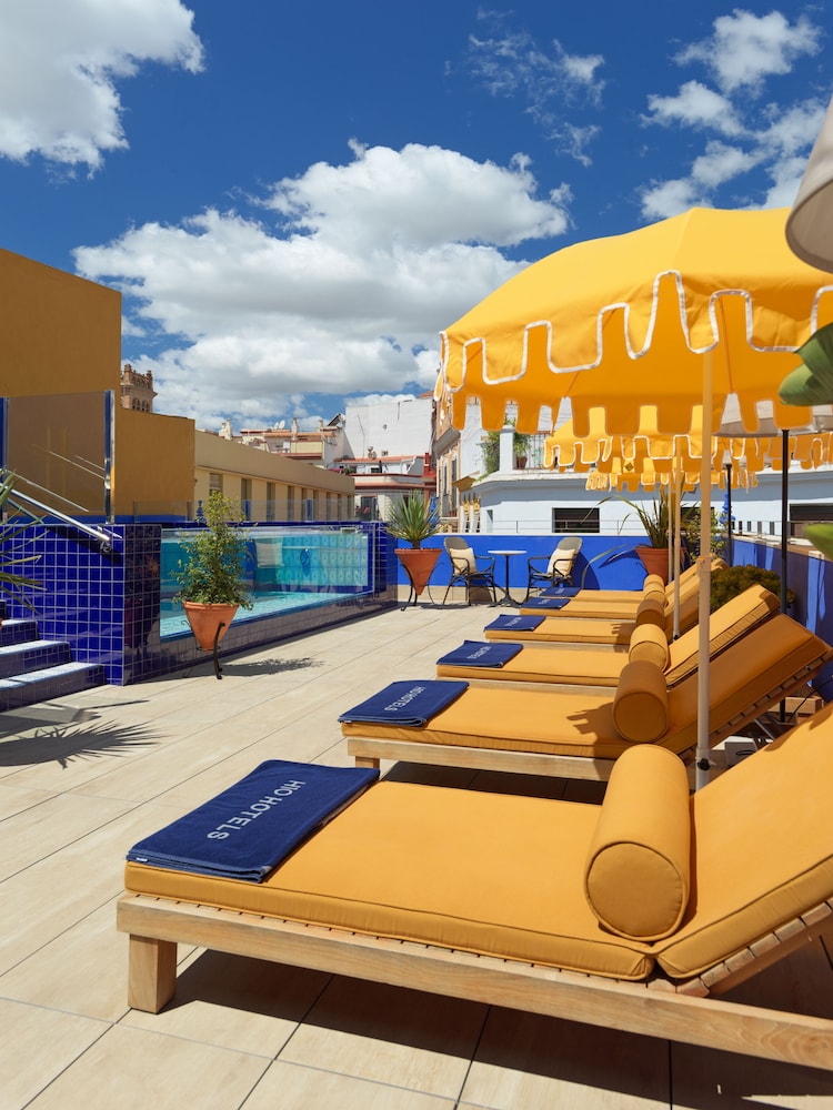 H10 Corregidor Boutique Hotel — Swimming pool in Seville, Andalusia