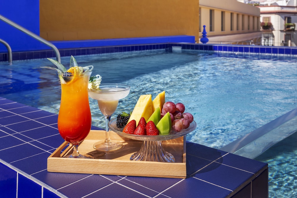 H10 Corregidor Boutique Hotel — Swimming pool in Seville, Andalusia