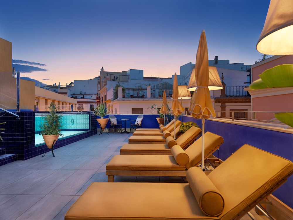 H10 Corregidor Boutique Hotel — Swimming pool in Seville, Andalusia