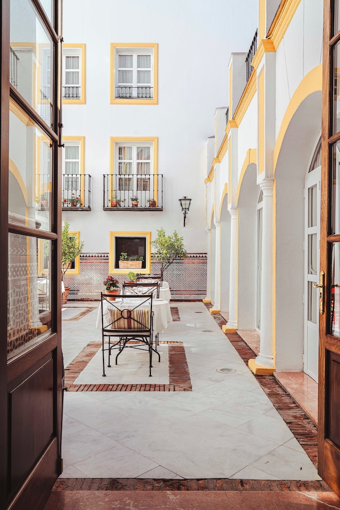 Vincci La Rabida Hotel — Hotel building in Seville, Andalusia