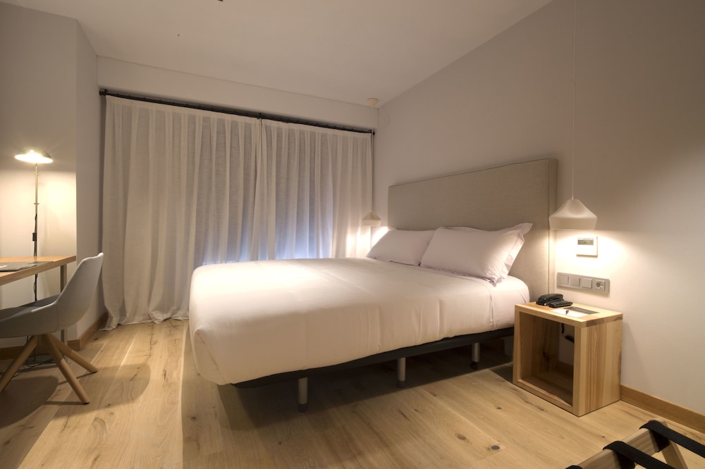 Hotel Zenit Sevilla — Hotel rooms in Seville, Andalusia